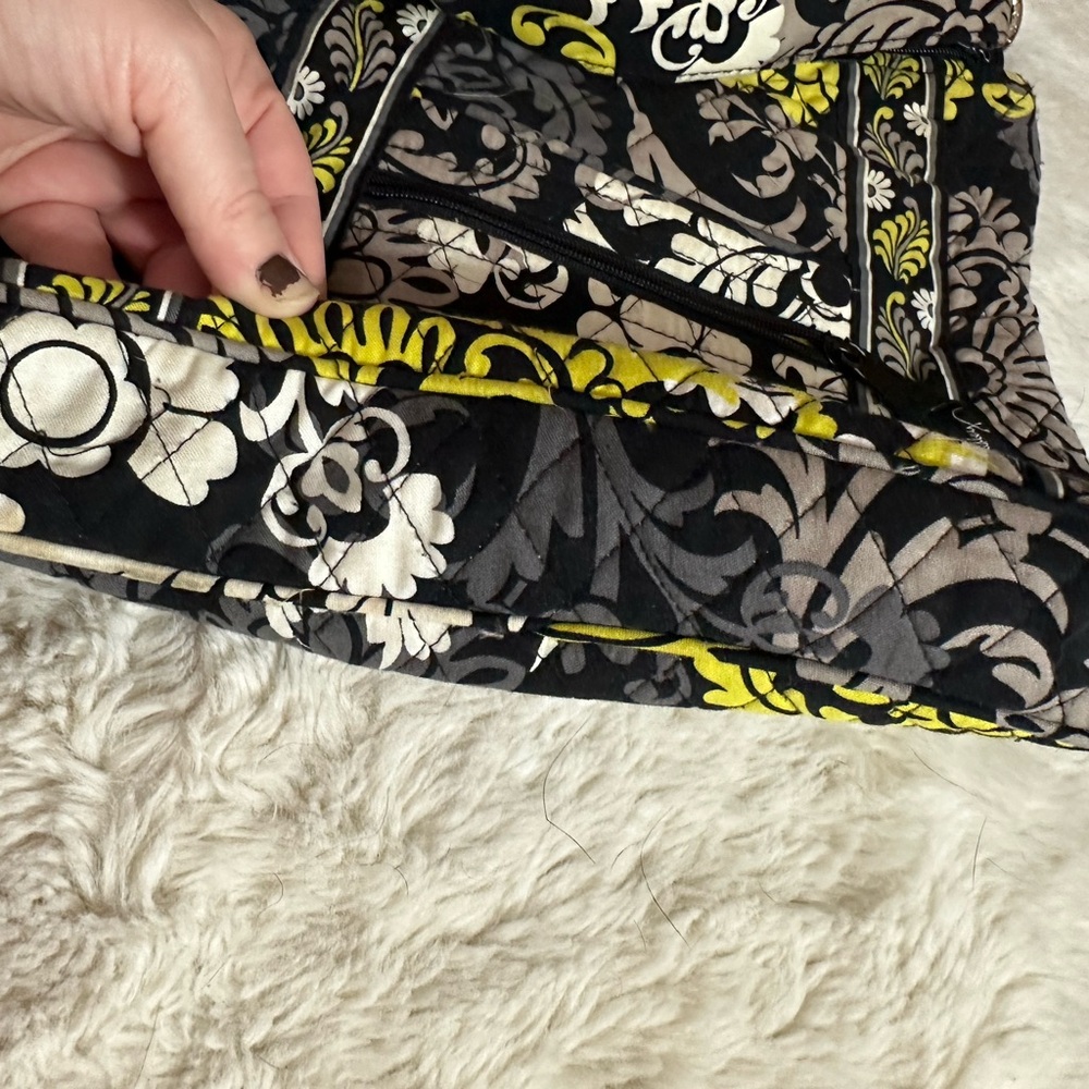 EUC Vera Bradley Crossbody - Picture 8 of 9